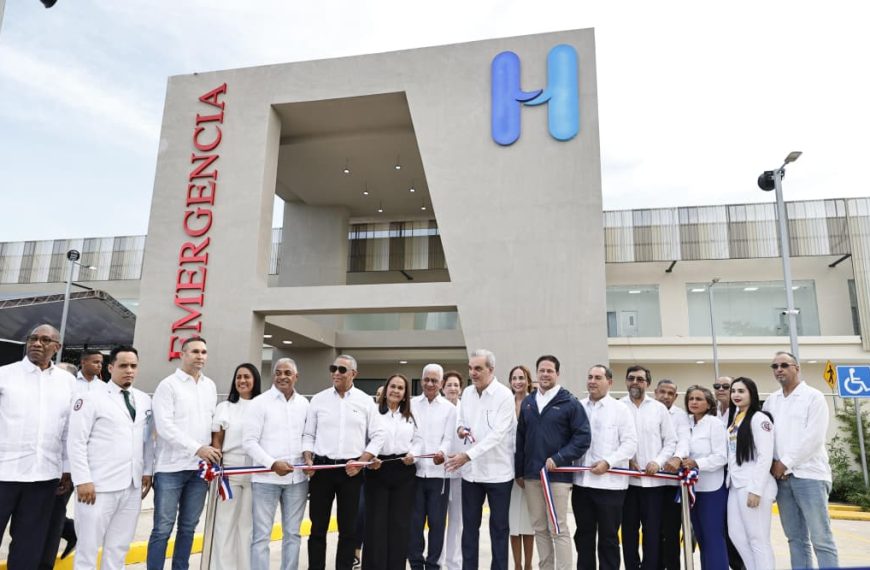 Presidente Abinader inaugura Hospital Regional Universitario Dr. &Aacute;ngel Mar&iacute;a Gab&oacute;n, en San Francisco de Macor&iacute;s